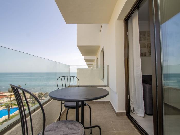 Terraza privada con vistas panorámicas al mar, zona exterior y ambiente relajante.